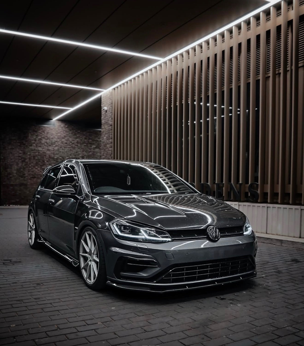 VW MK7/7.5 GOLF TR STYLE CARBON BONNET